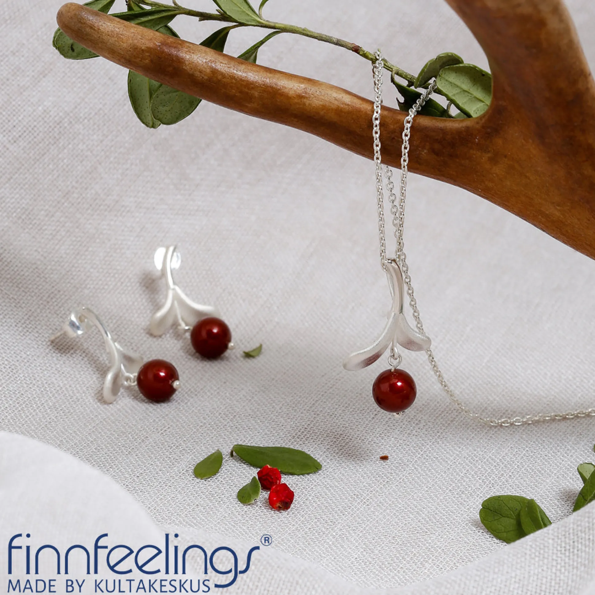 Finnfeelings Lingonberry Silver Earrings
