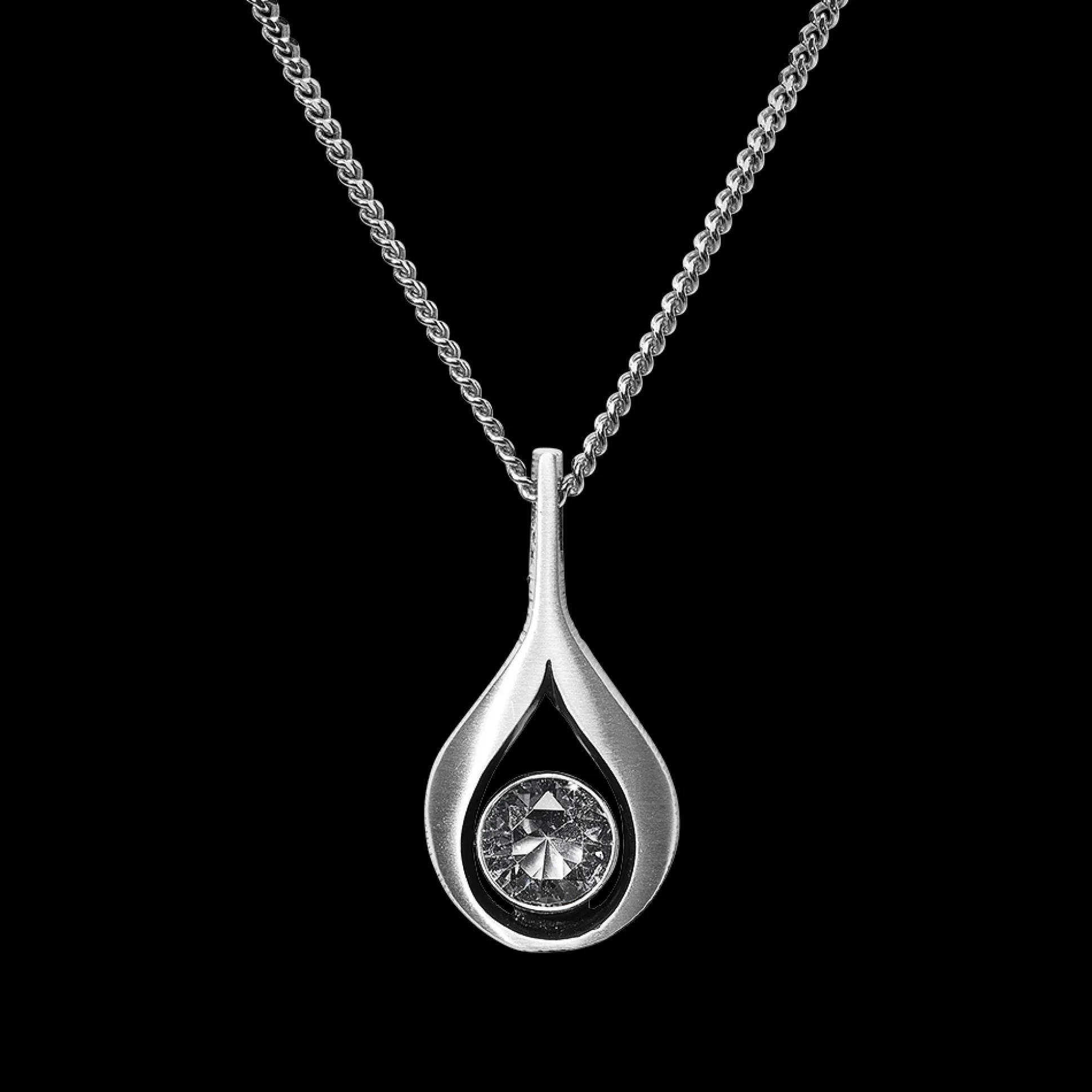 FinnFeelings Teardrop Rock Crystal Necklace