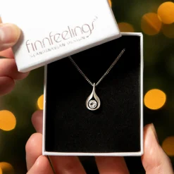 FinnFeelings Teardrop Rock Crystal Necklace