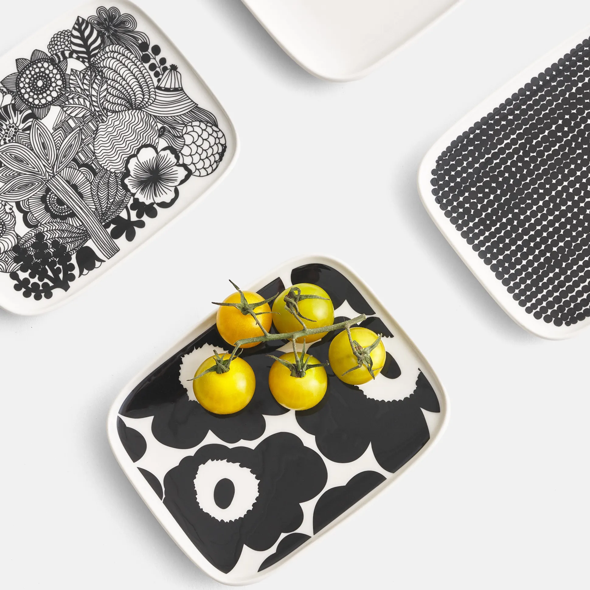 Marimekko Unikko Small Rectangular Plate, white/black