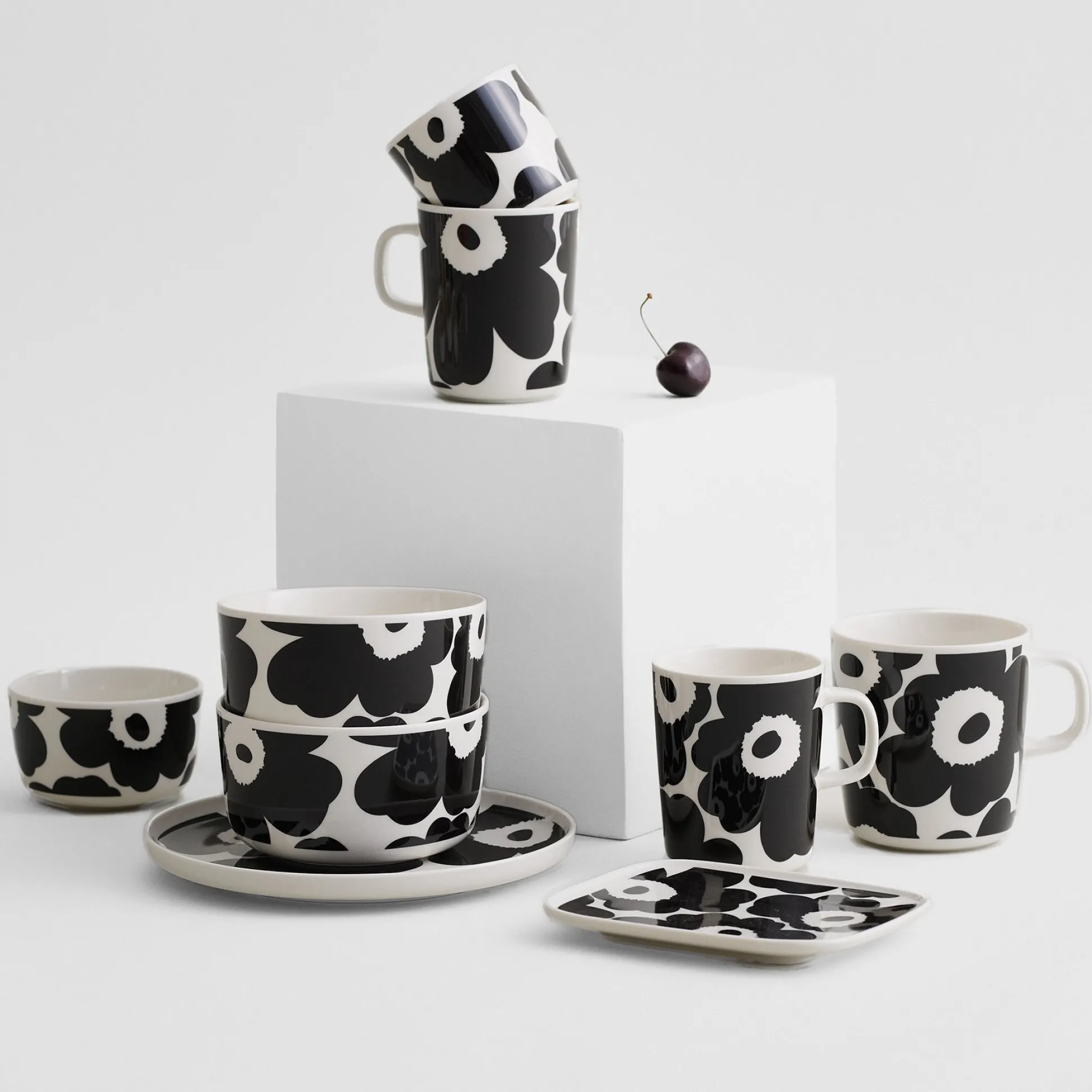 Marimekko Unikko Small Rectangular Plate, white/black