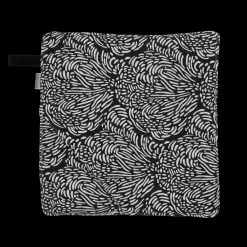 Pentik Jäkälä Black / White Pot Holder