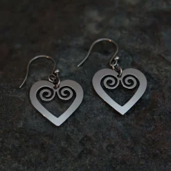 Pohjolan Helmi - Curved Heart Earrings